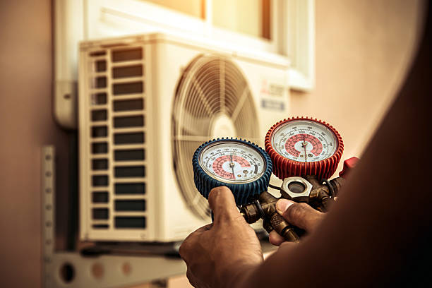 Professional Ac Installation technician working in Crown Point, IN